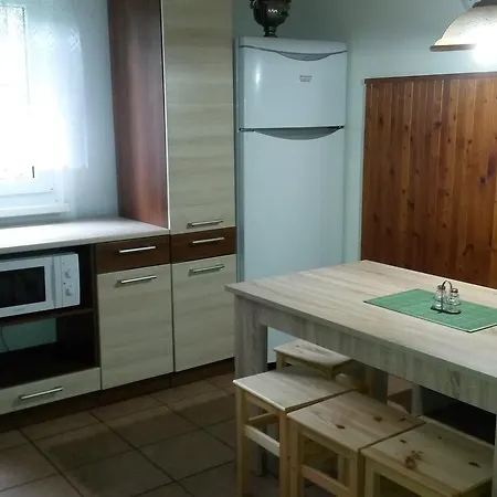Hétvégi ház Chata U Lesa Machuv Kraj